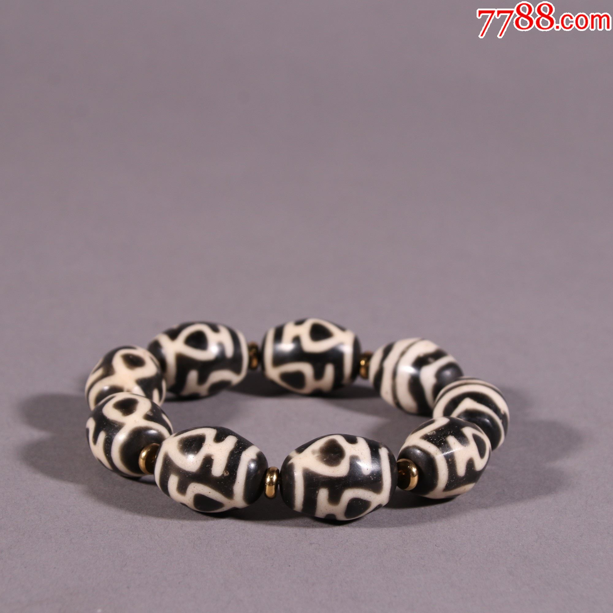 宝瓶天珠手串一条.