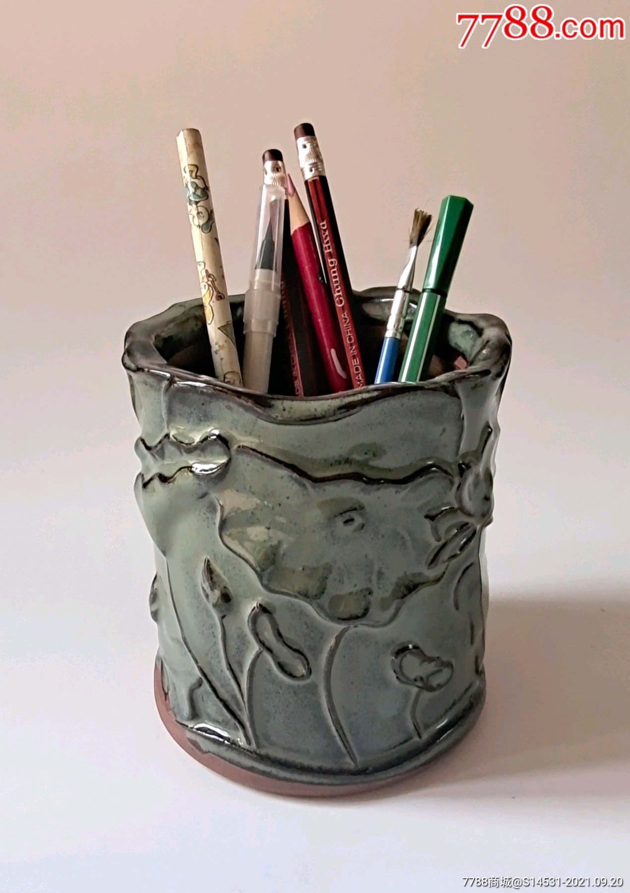 紫砂挂釉荷花笔筒