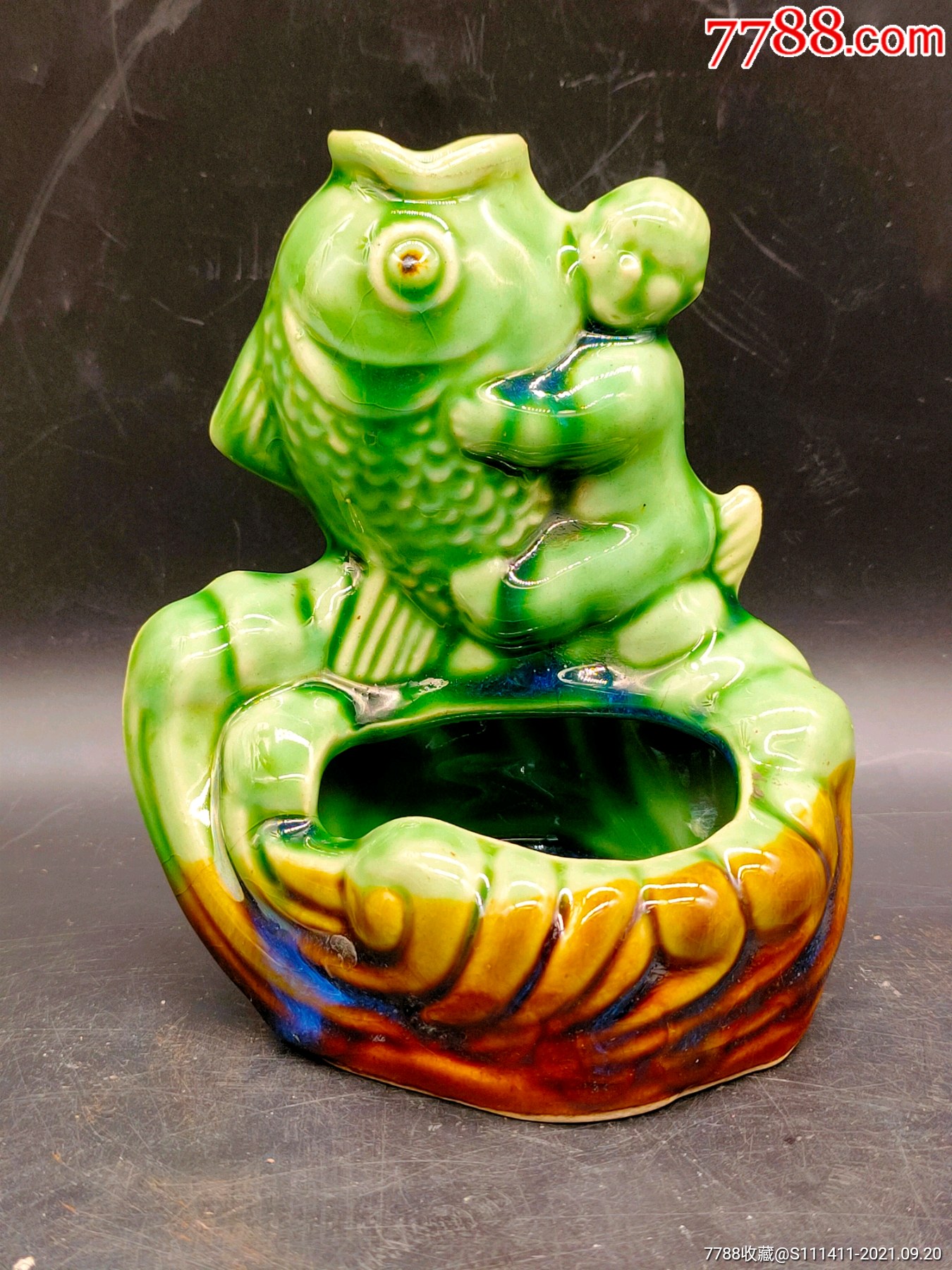 文革海浪骑鱼童子青瓷瓷器烟灰缸摆件