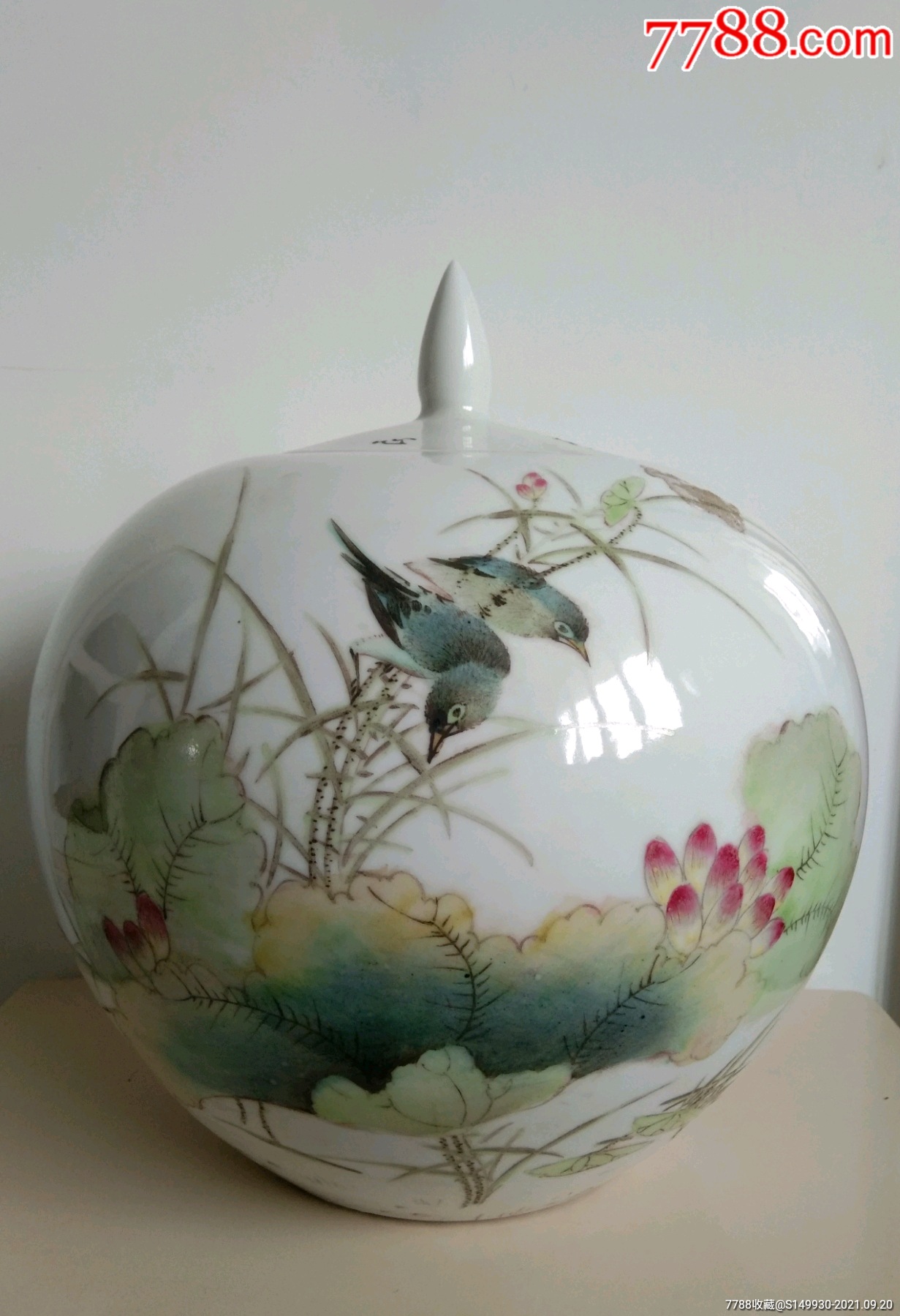 手绘《荷塘清风》花鸟冬瓜罐