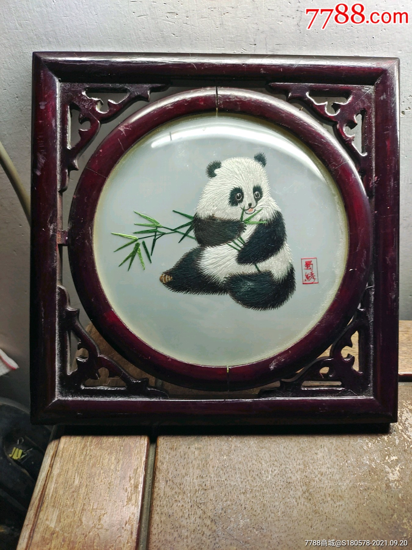 >>>>99八*十年代硬木框弧形玻璃纯手工双面刺绣"双猫戏鱼"图摆件,9