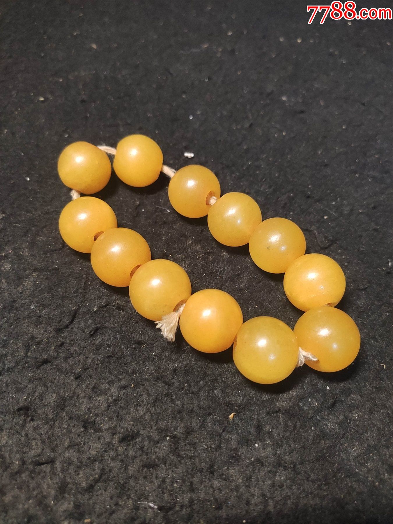 鸡油黄老玛瑙珠串