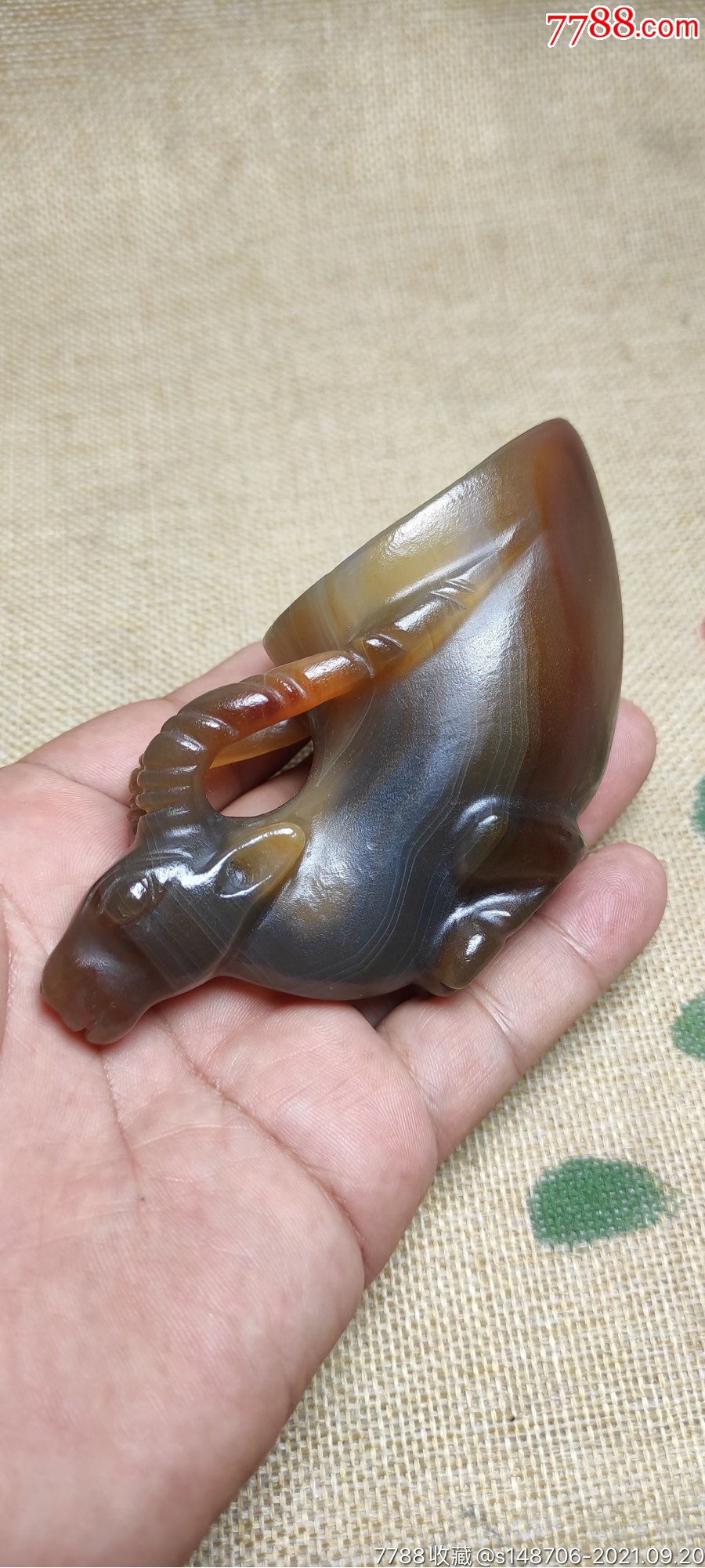 旧藏创汇期西亚玛瑙牛首杯