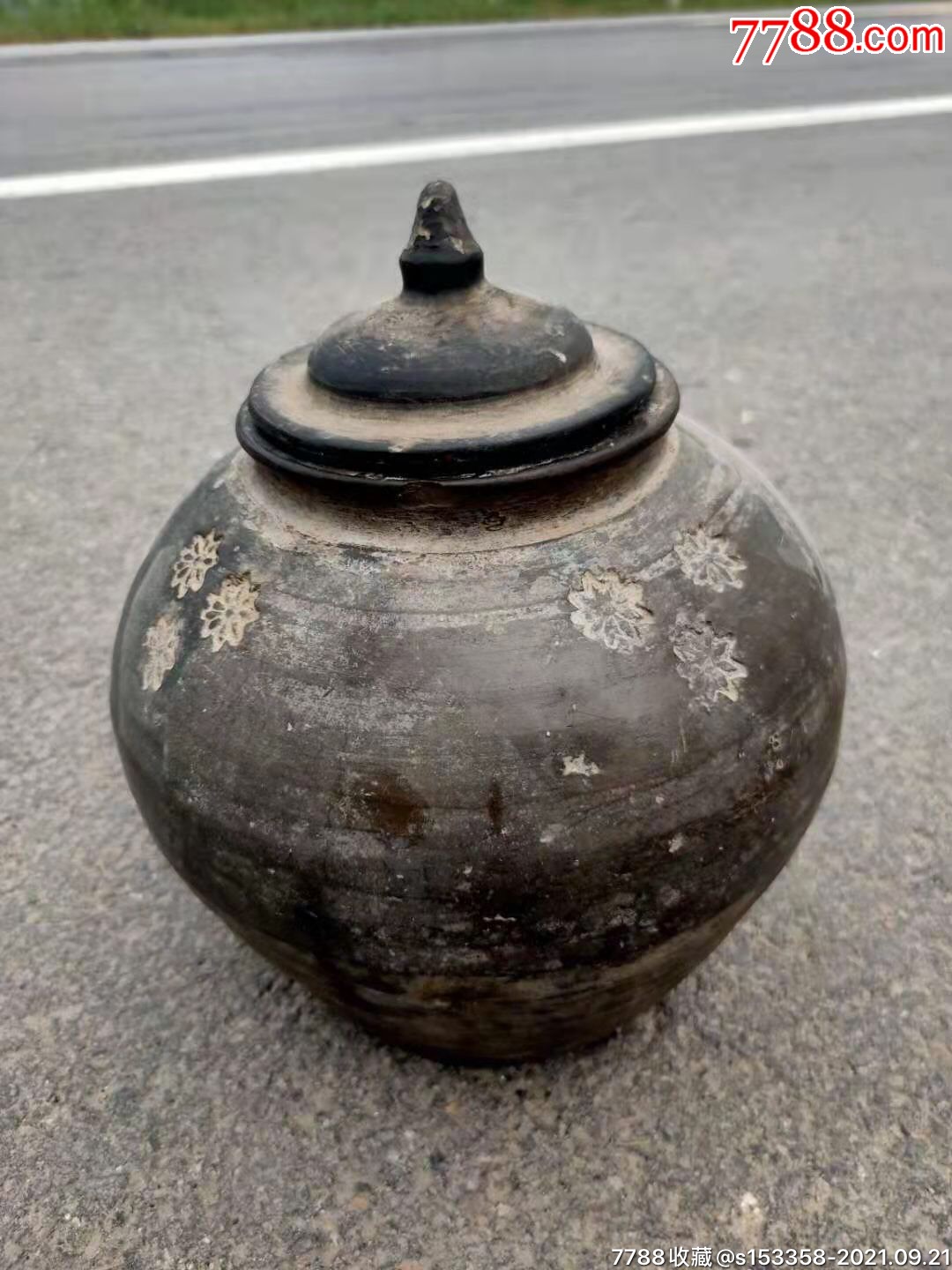 清代刻花老陶罐