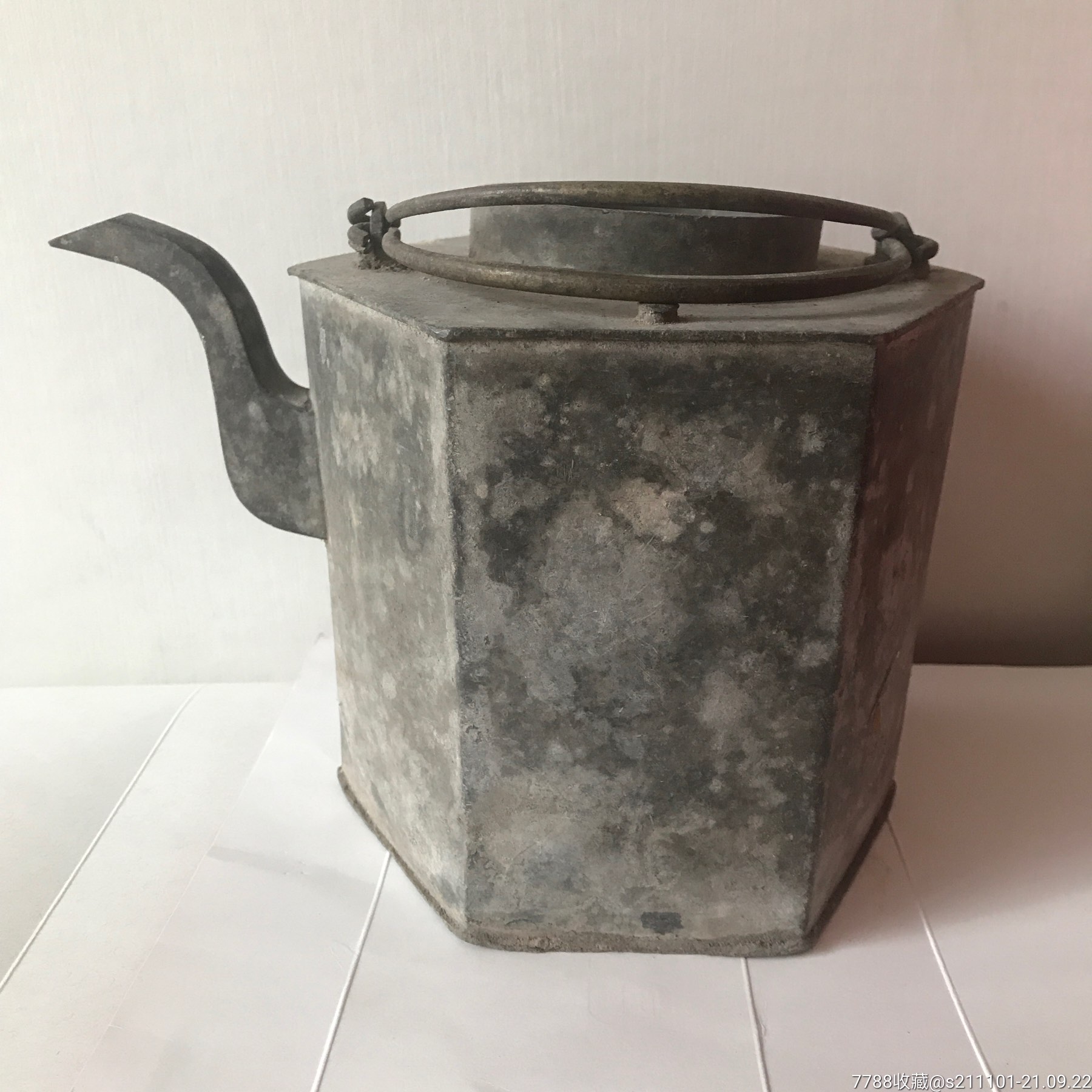 民国时期金陵行口大街鼎裕号嫁妆铺铜梁六方锡壶