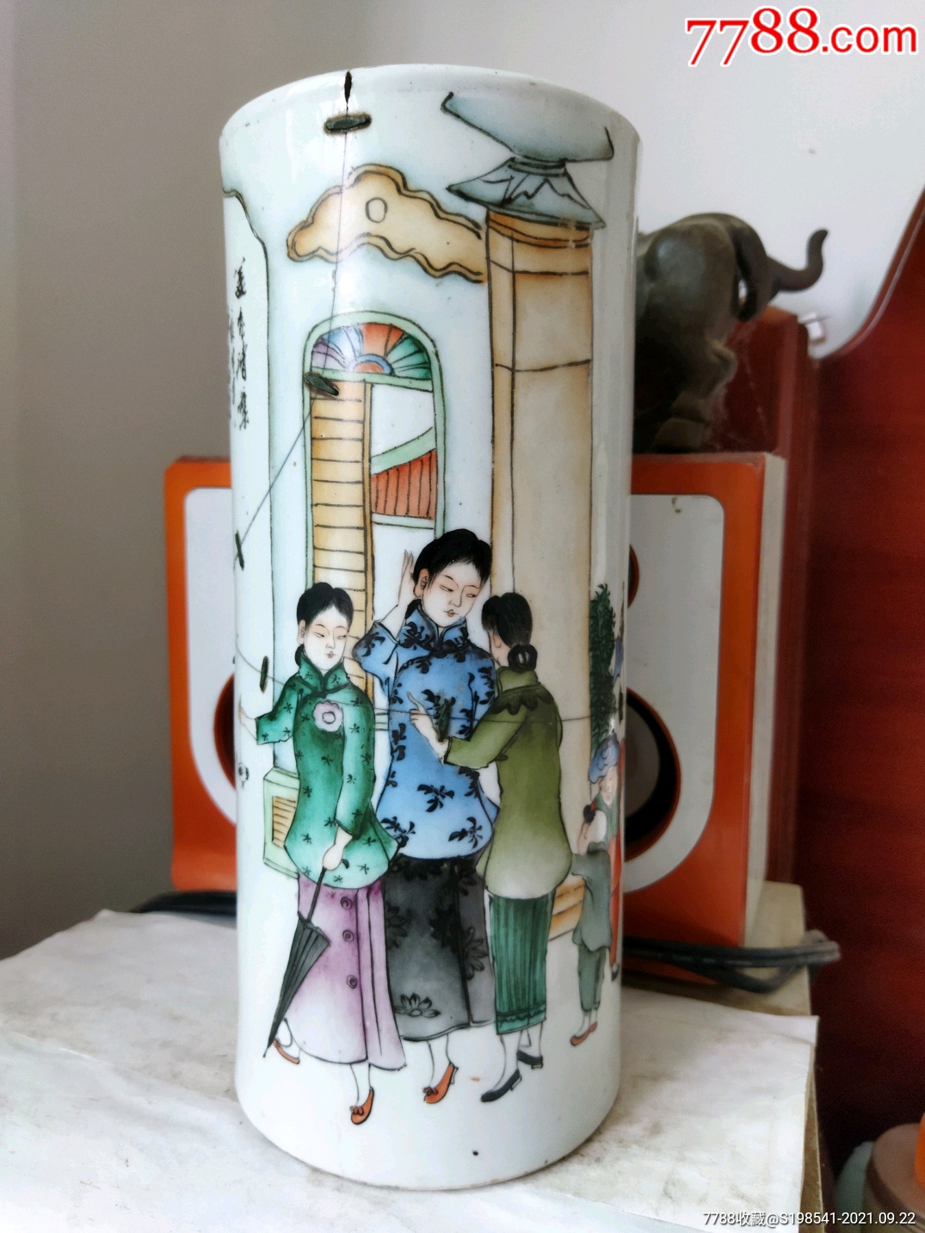 洪步余时装美女人物帽筒