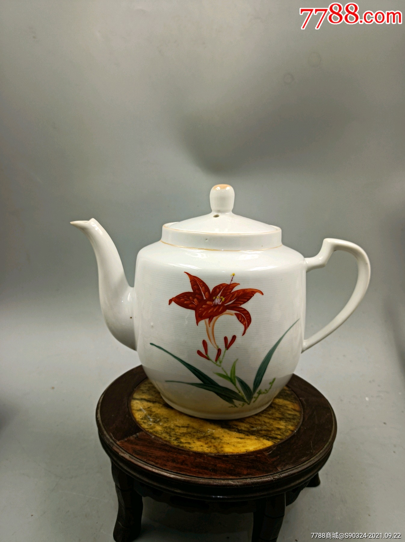 文革景德镇手绘粉彩兰花壶