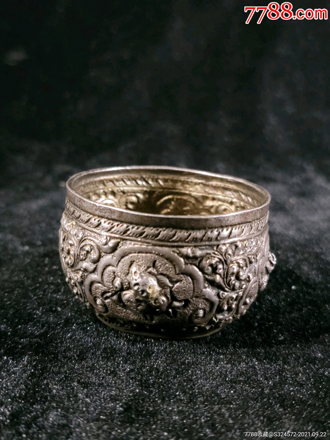 明代珍珠地海兽如意缠枝纹银法器杯子.