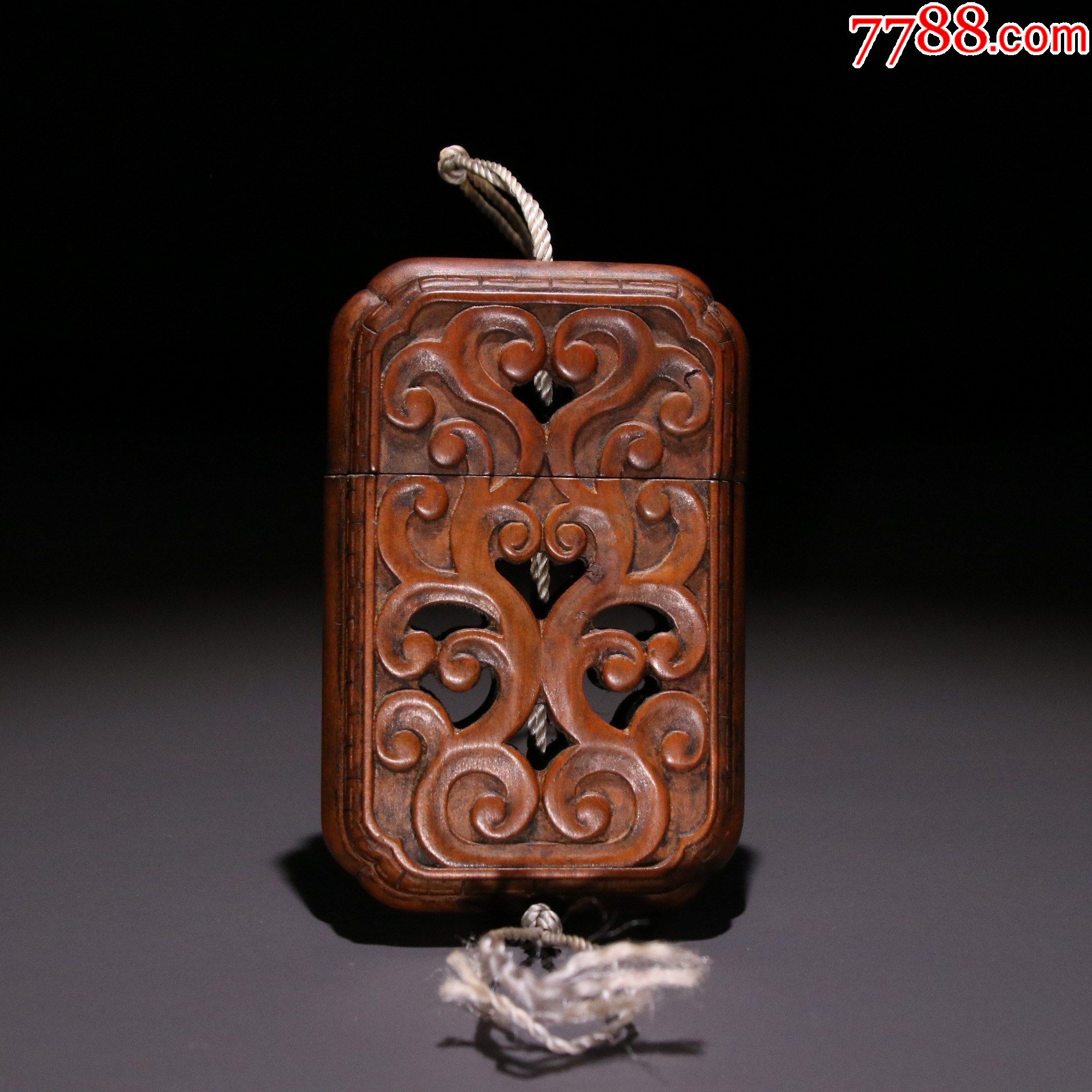 黄杨木雕如意纹香囊