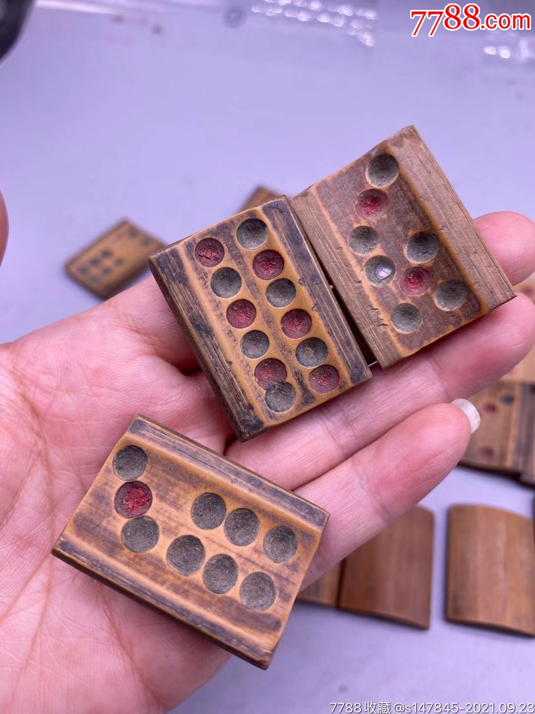 首页 零售 其他棋具/牌具 >> 老竹牌九,尺寸3*2厘米,32张不缺牌,品相