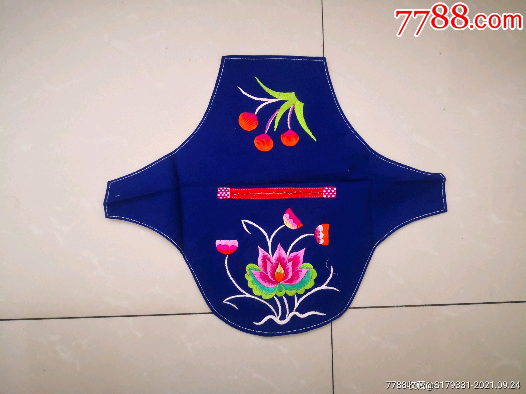 老手工刺绣肚兜包老