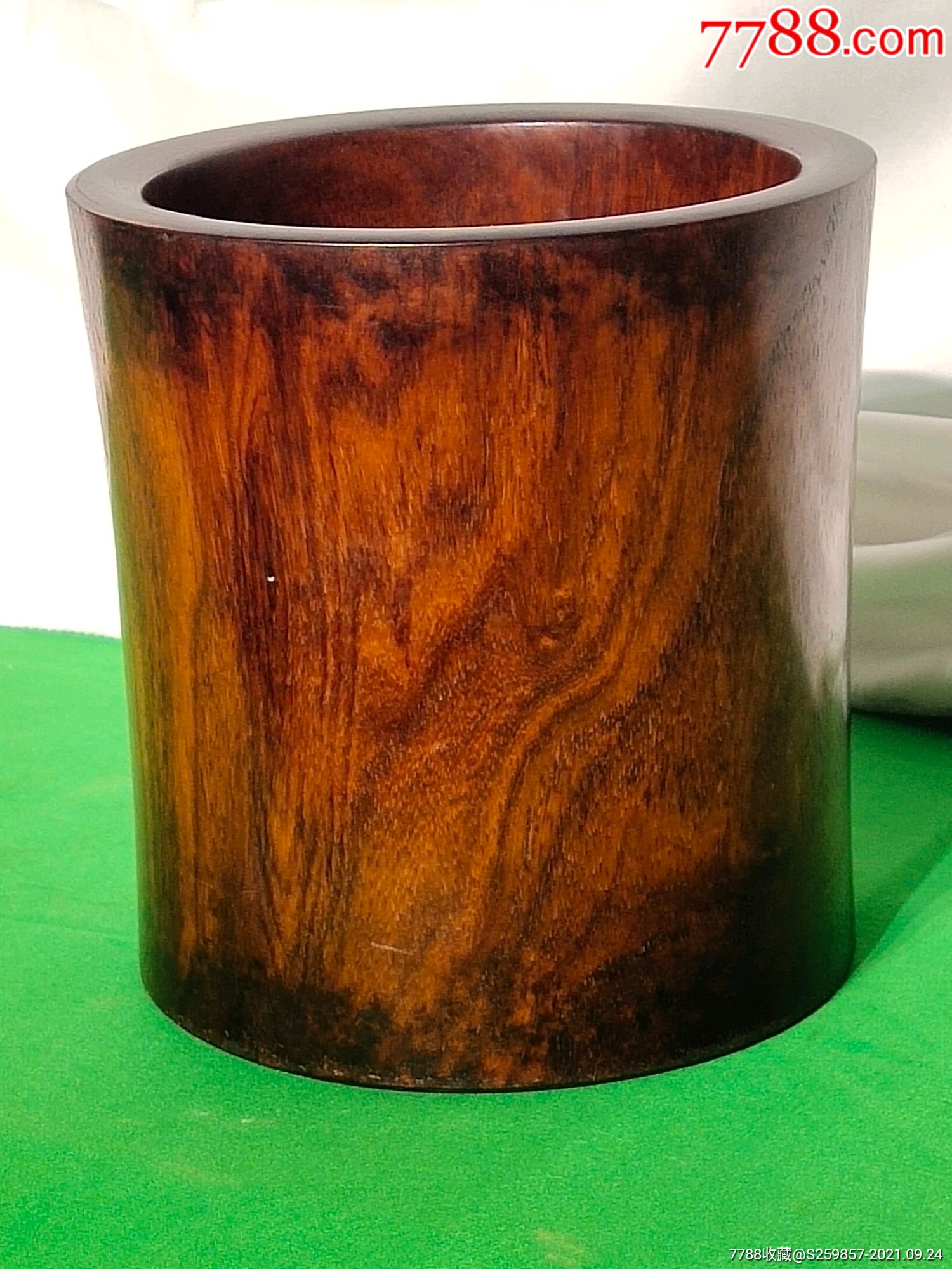 偶得花梨木大号【笔筒】,木质纹理清晰,包浆皮壳厚重,书房,画廊等直选