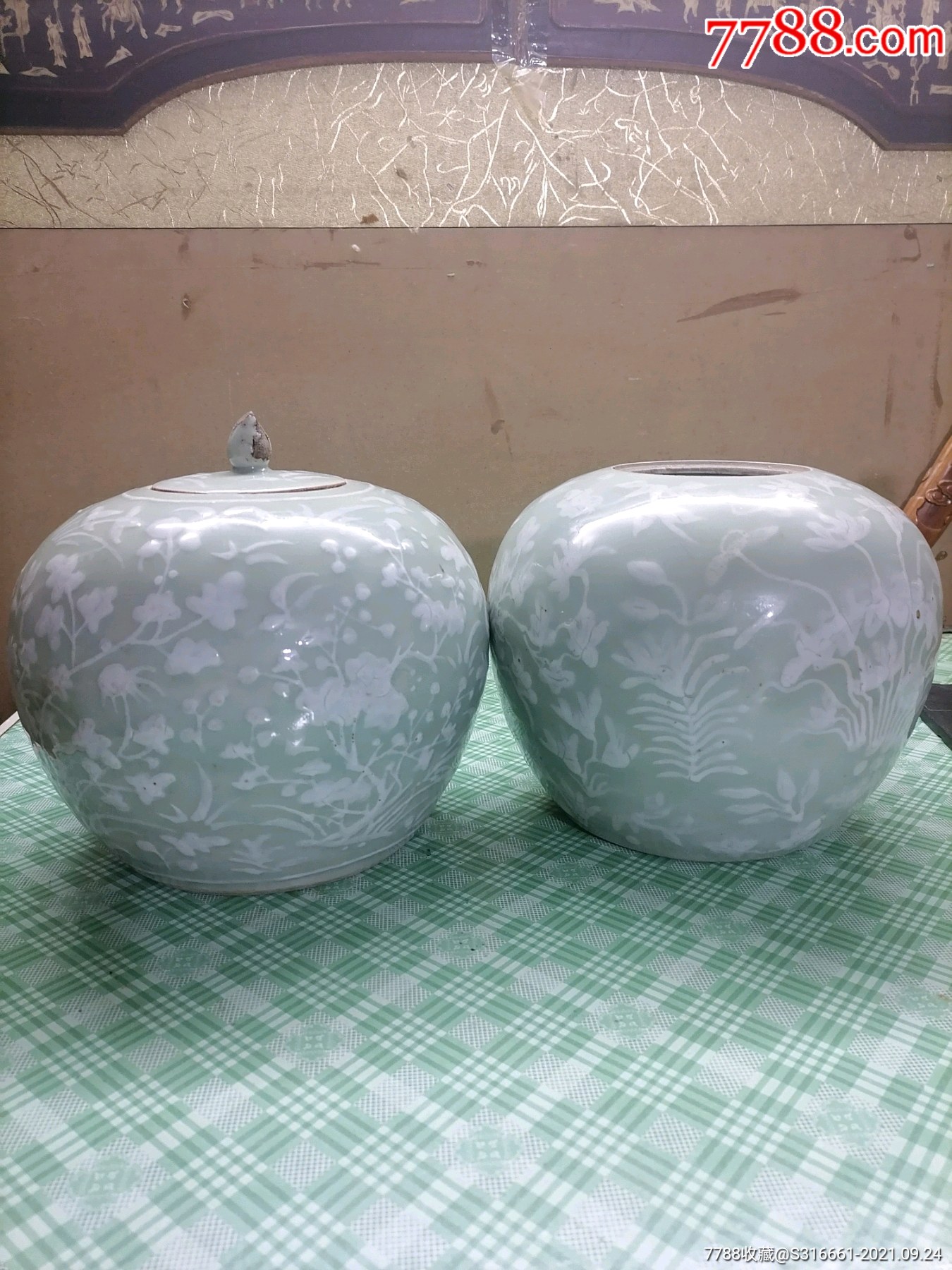 清代豆青釉西瓜罐一对