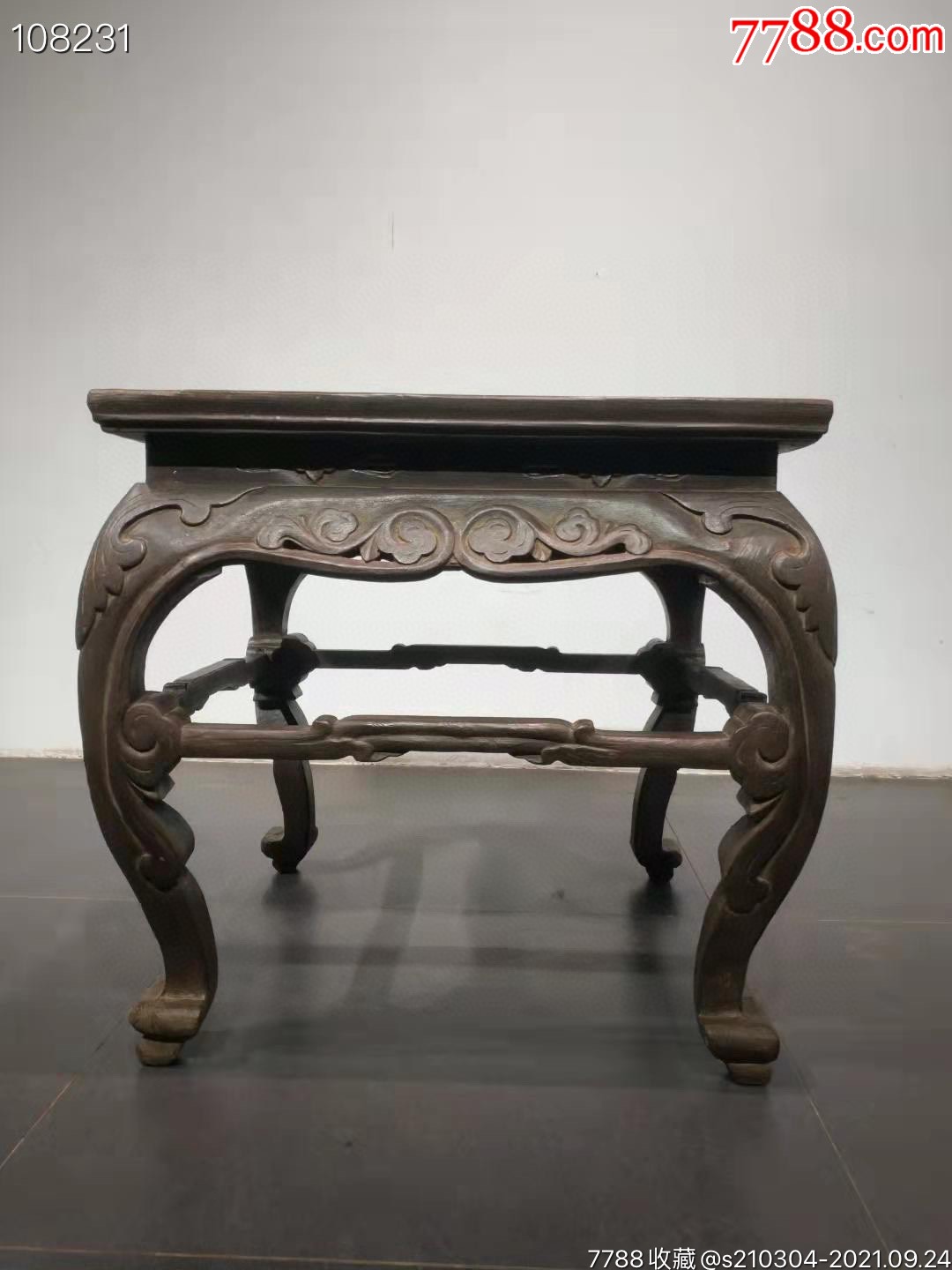 明代松柏木香几.做工精典大器,遗留宋元风格,简洁秀气,保存完整如图.