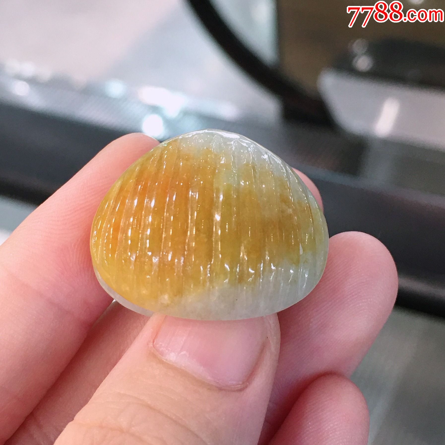 天然翡翠a货老坑冰糯种黄翡俏色贝壳通透水润精雕玉吊坠挂件