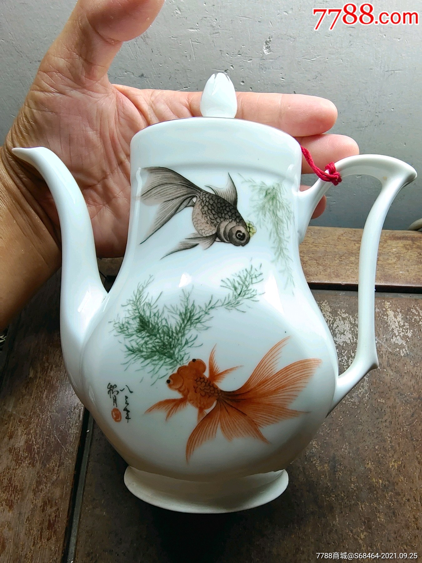 5厘米中国淄博底款红黑金鱼戏藻图栩栩如生篆体字彩绘葫芦型茶壶一