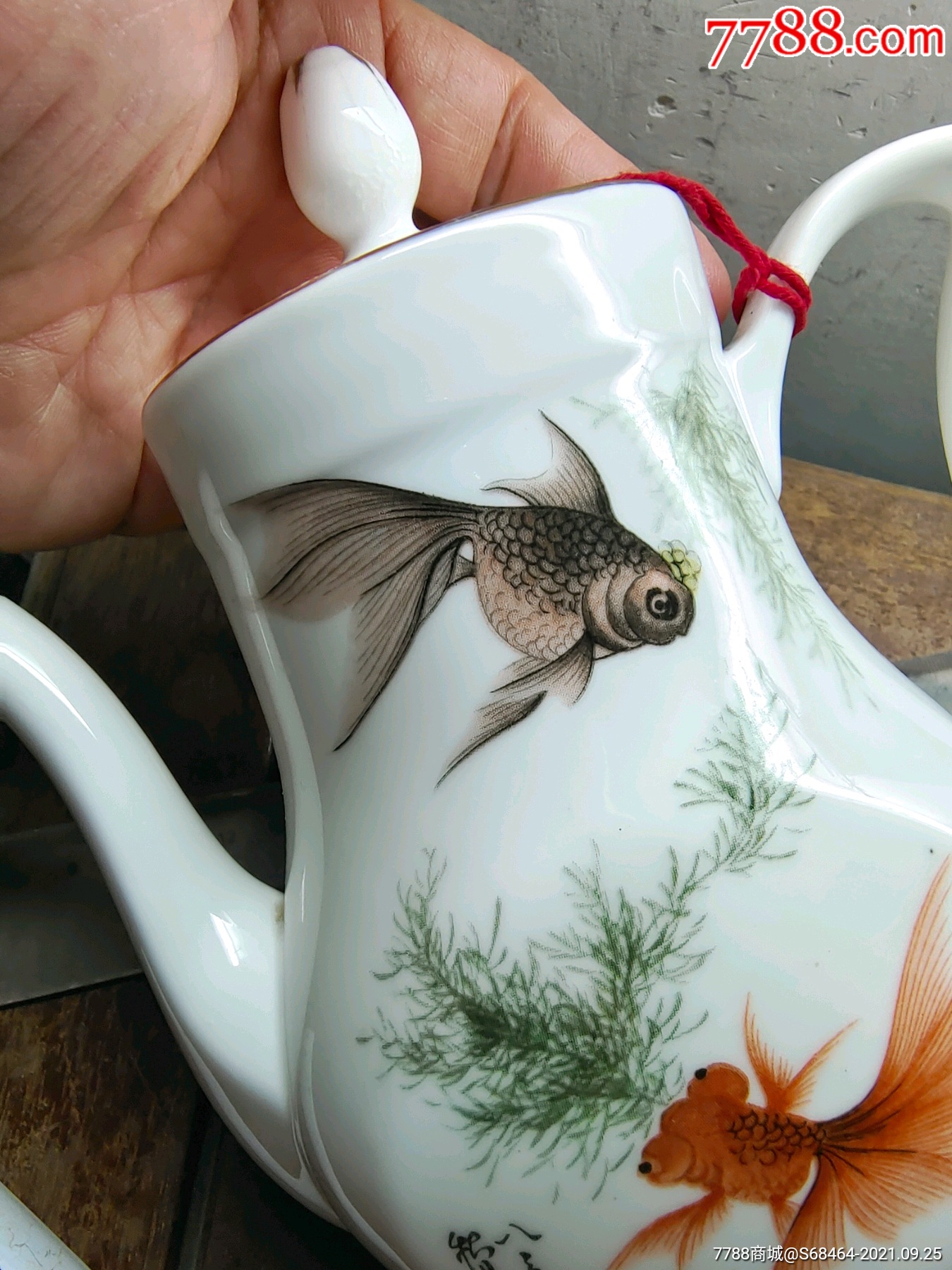 5厘米中国淄博底款红黑金鱼戏藻图栩栩如生篆体字彩绘葫芦型茶壶一