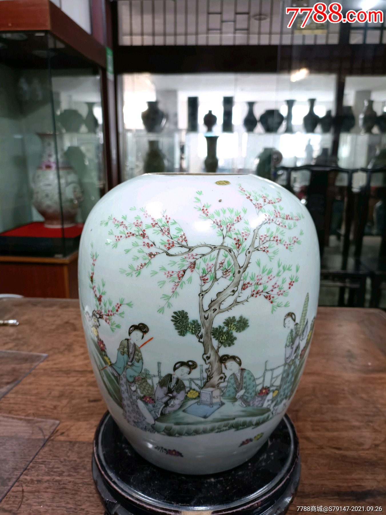 文物店出粉彩全品相冬瓜罐