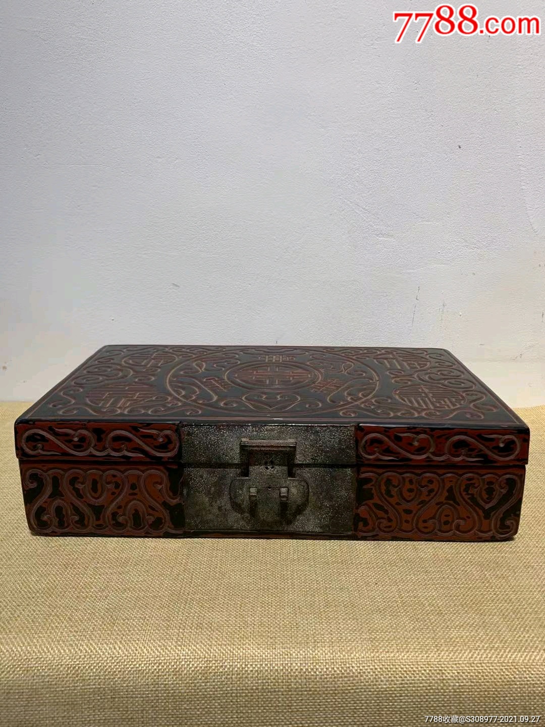 清代大漆剔红祥云漆雕首饰盒