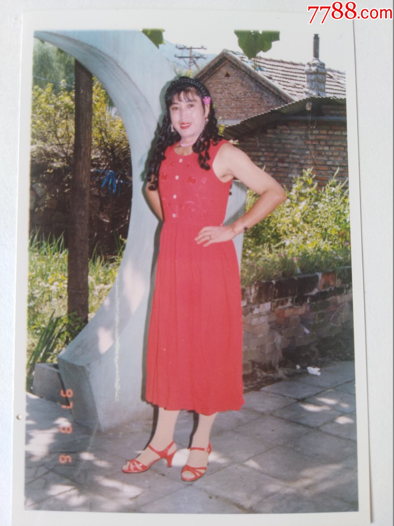 "商品>>>>￥109品9950年代戴胸牌