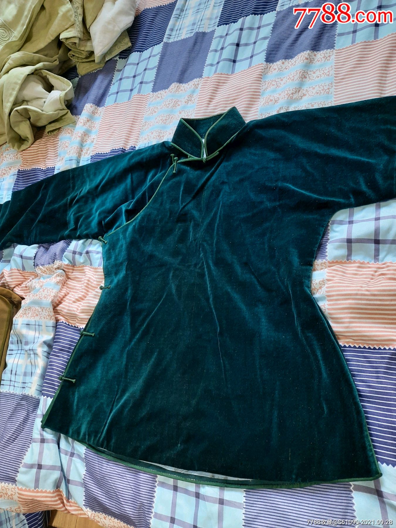 民国短马褂,女款绒面的,蓝绿色.