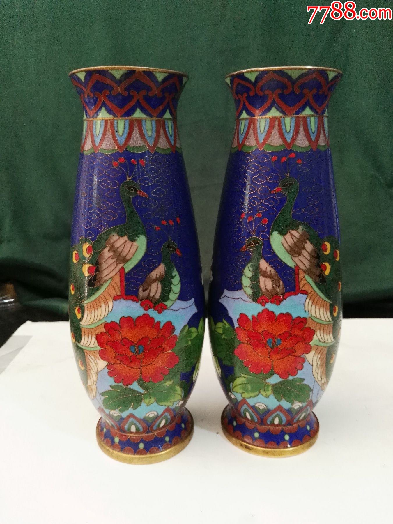 民国掐丝珐琅彩绘孔雀花瓶一对(全品无磕碰)