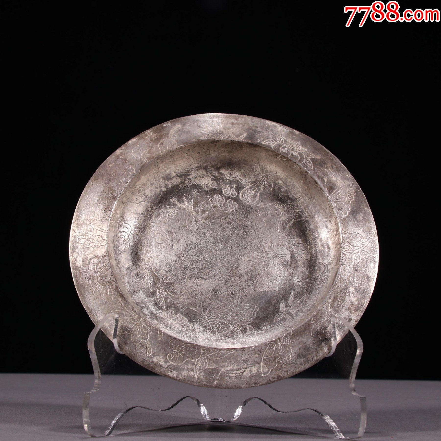 纯银錾刻蝴蝶花纹盘子.