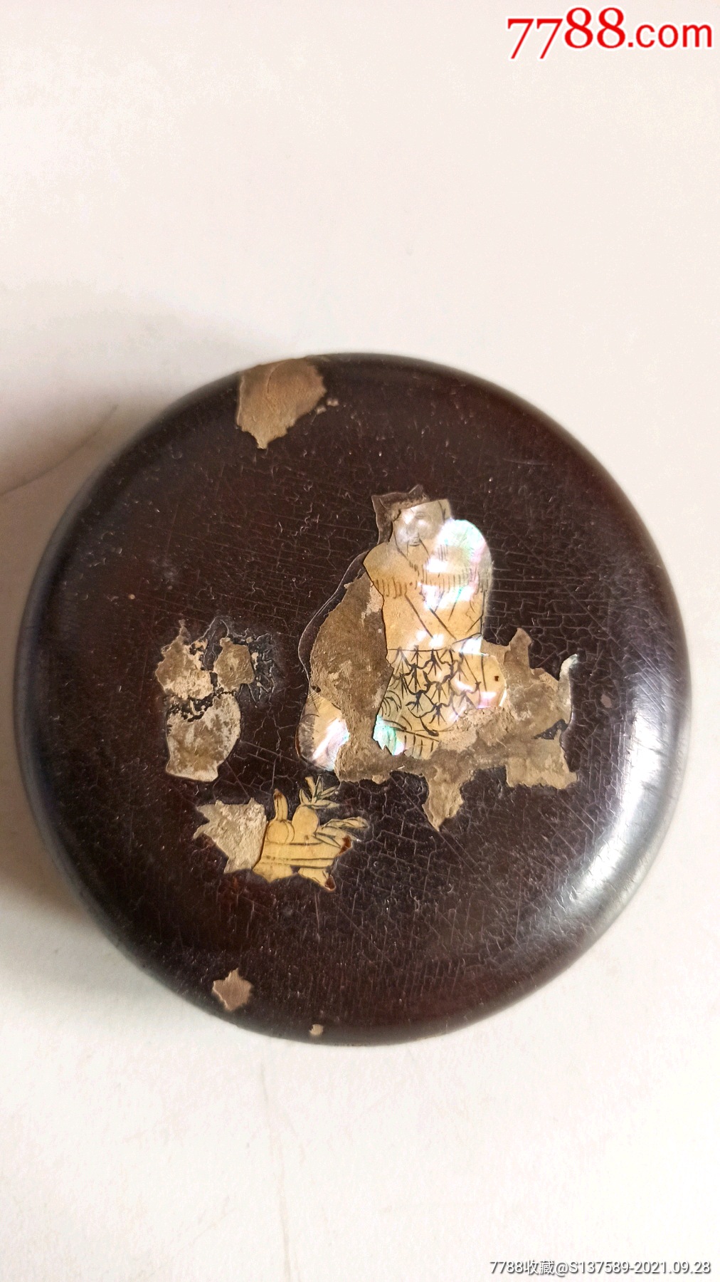 大漆嵌螺钿圆盖盒