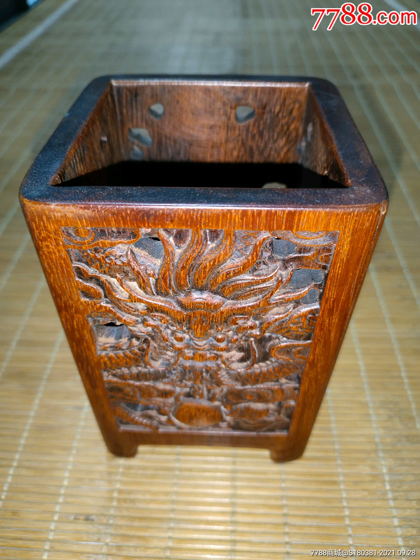 老料小叶黄杨木镂空透雕龙戏珠文房摆件实木方笔筒