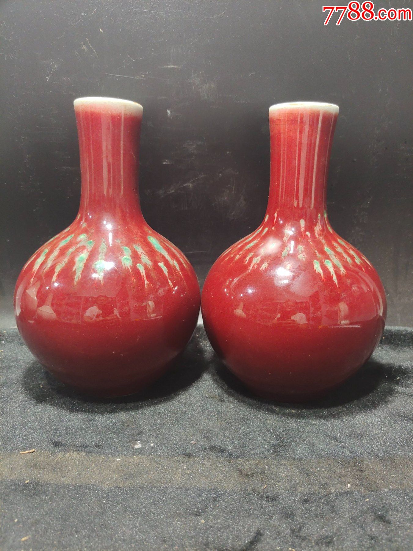 豇豆红窑变天球瓶(工艺品)