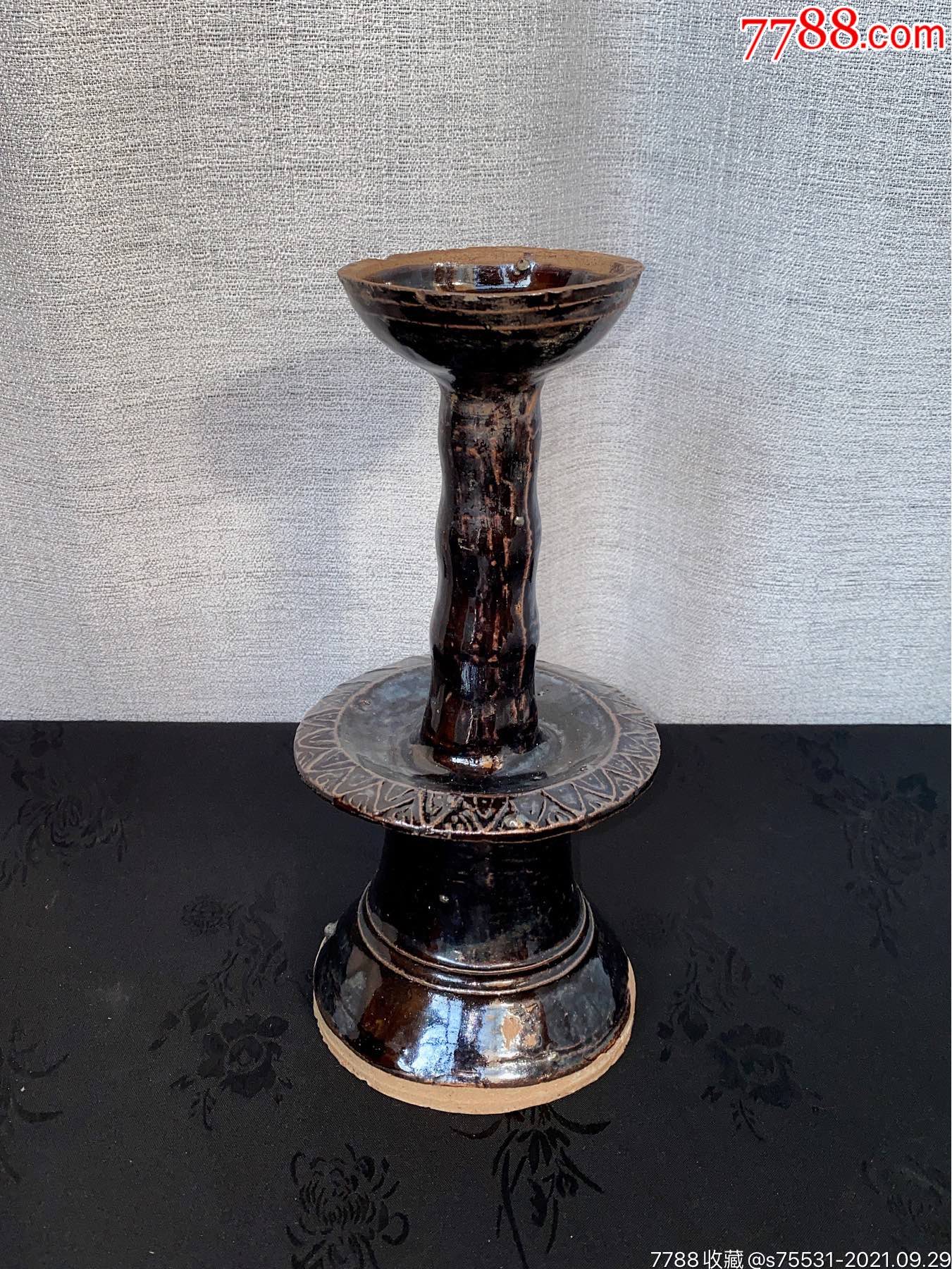 清末淄博窑黑釉盘形高柄节节高莲瓣油灯