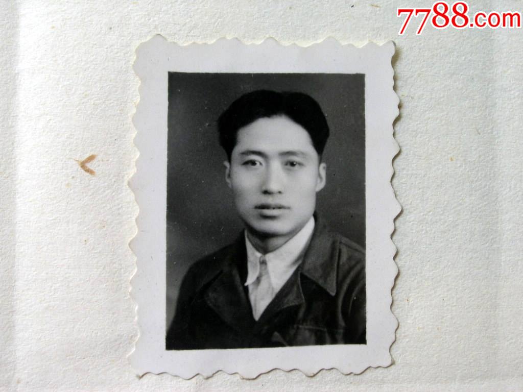 老照片收藏1408e050-50年代帅气的分头男青年4-3.2cm