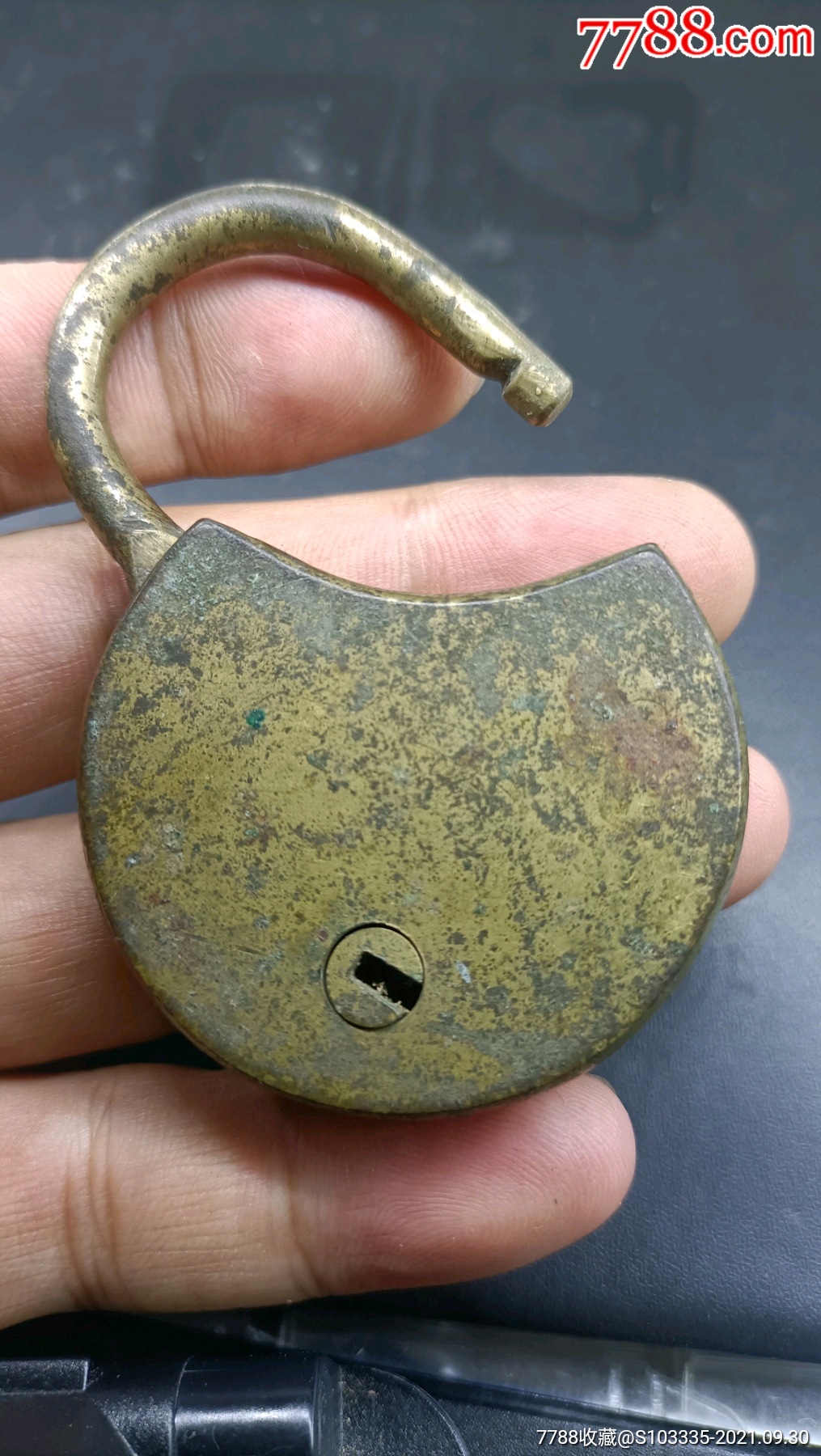 滚动鼠标滚轴,图片即可轻松放大,缩小更多"铜锁/铜钥