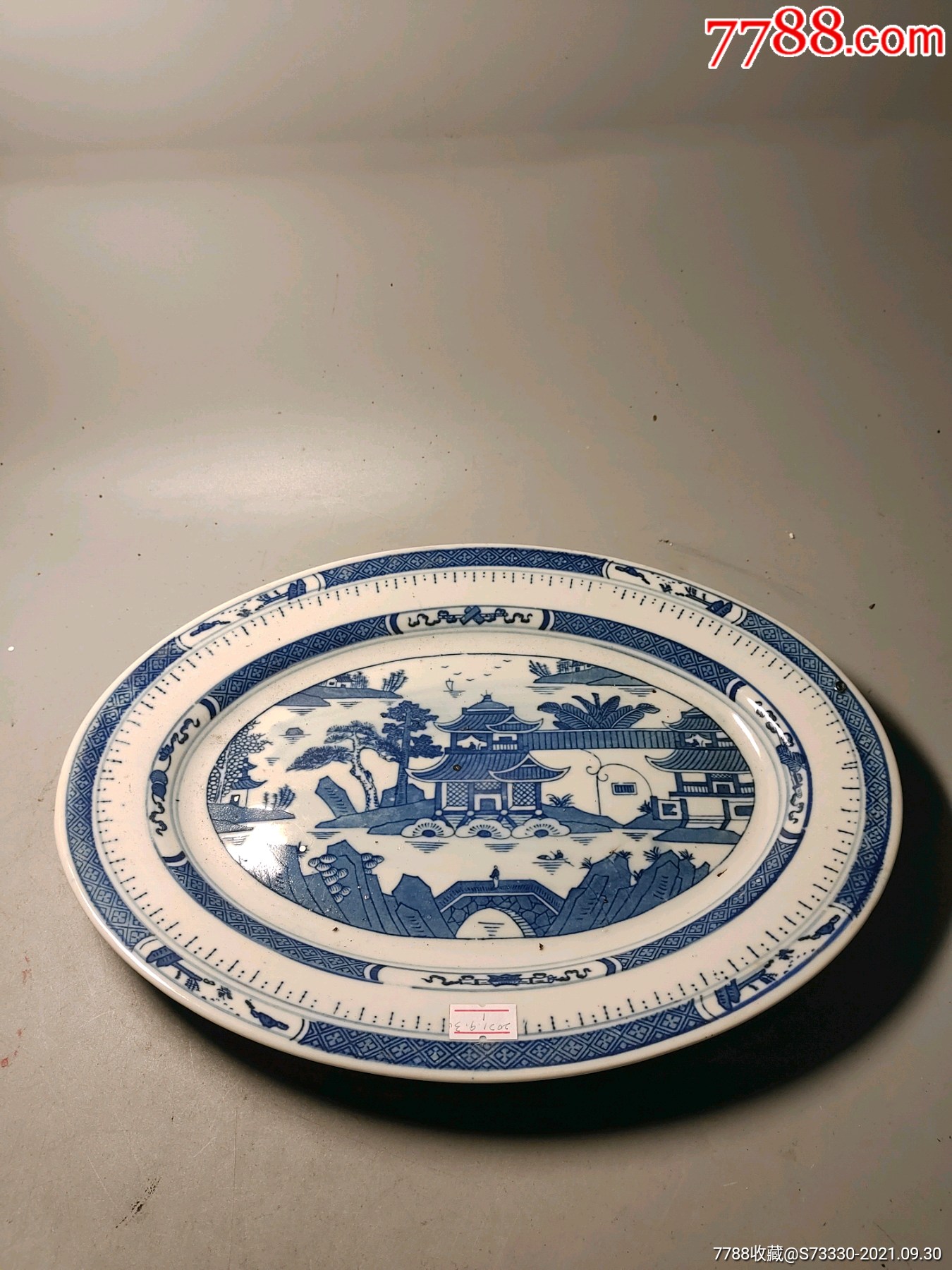 80年代左右景德镇厂货椭圆形青花梧桐盘子一块