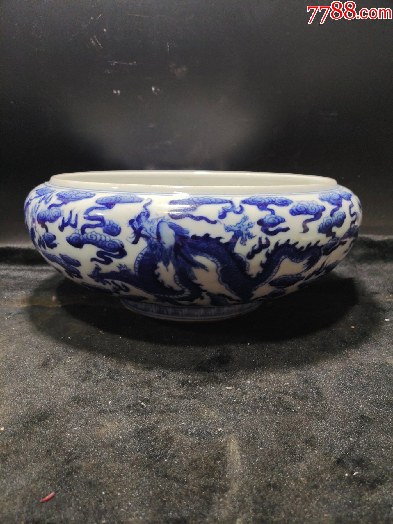 青花龙纹笔洗(工艺品)