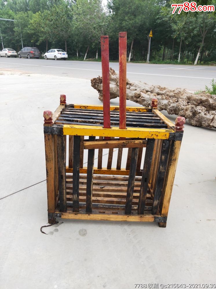 下乡收到两个木质鸡笼纯手工制作保存完好