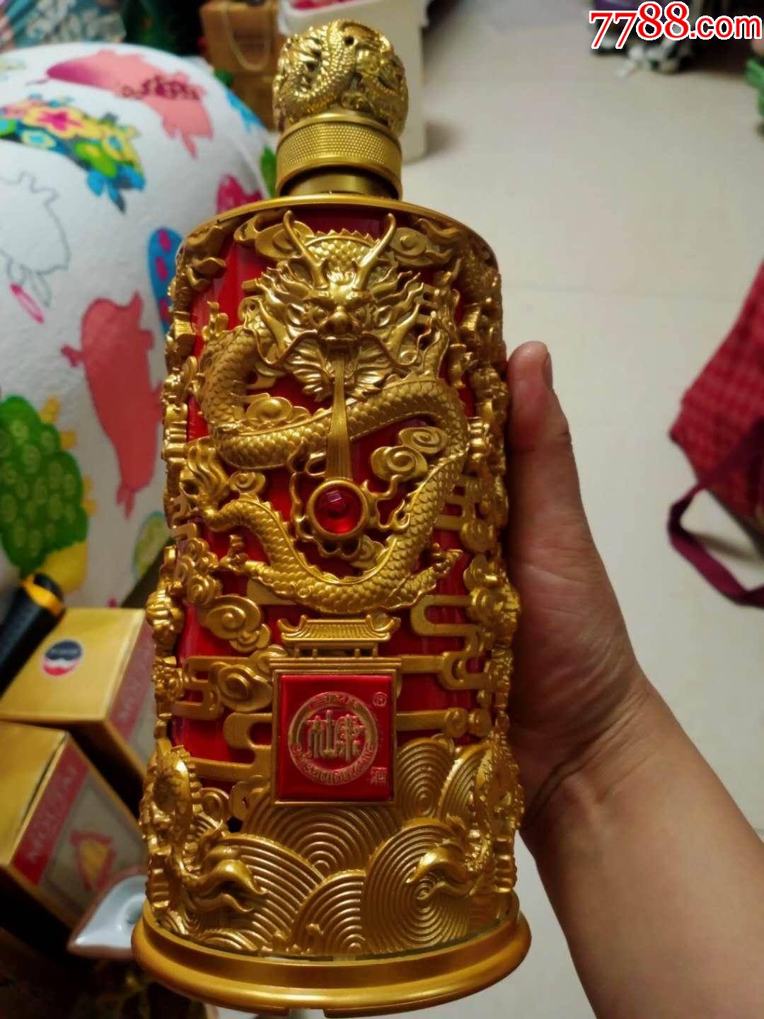 纯黄金酒瓶图片