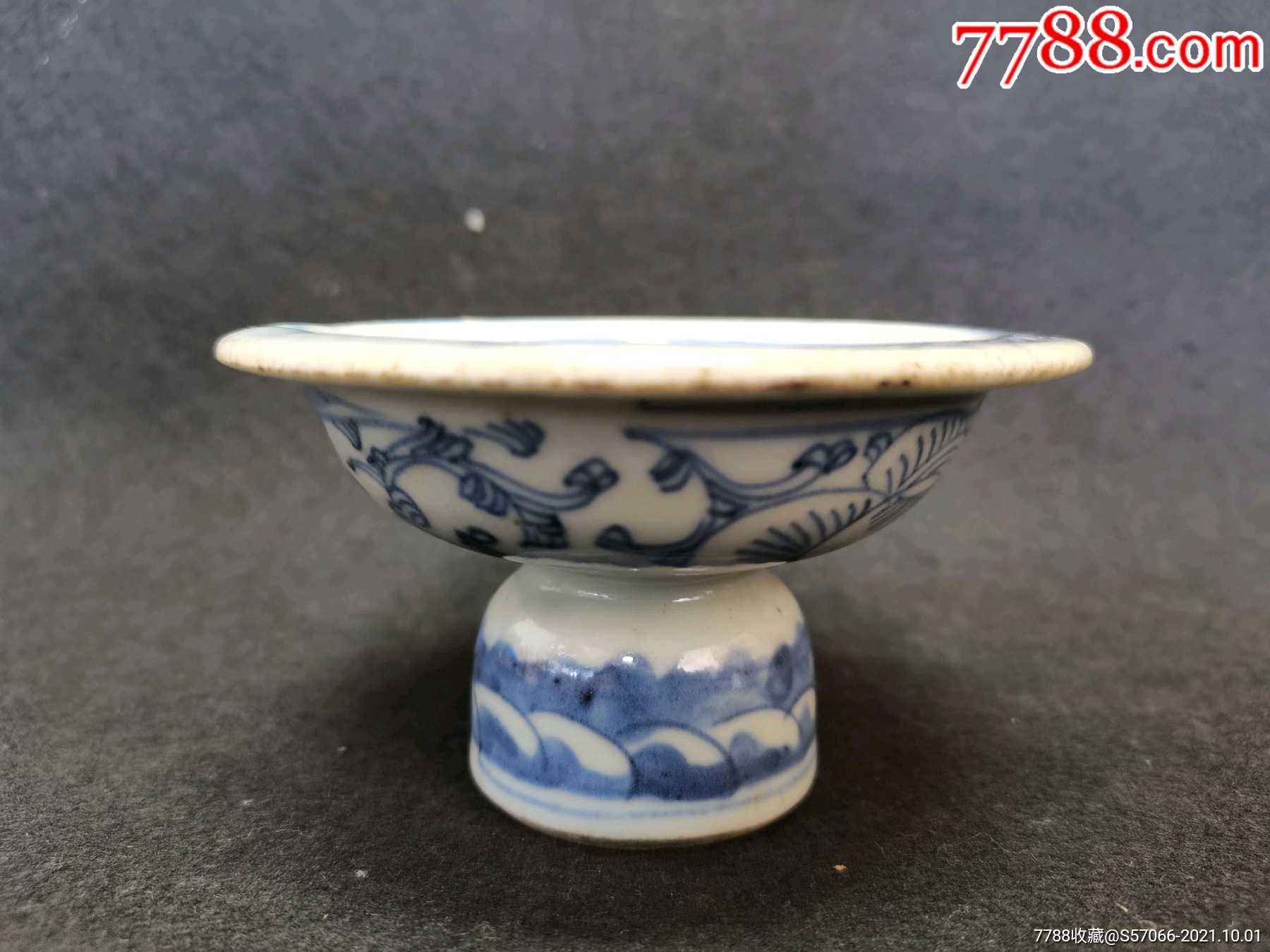 清晚青花高足碟一只