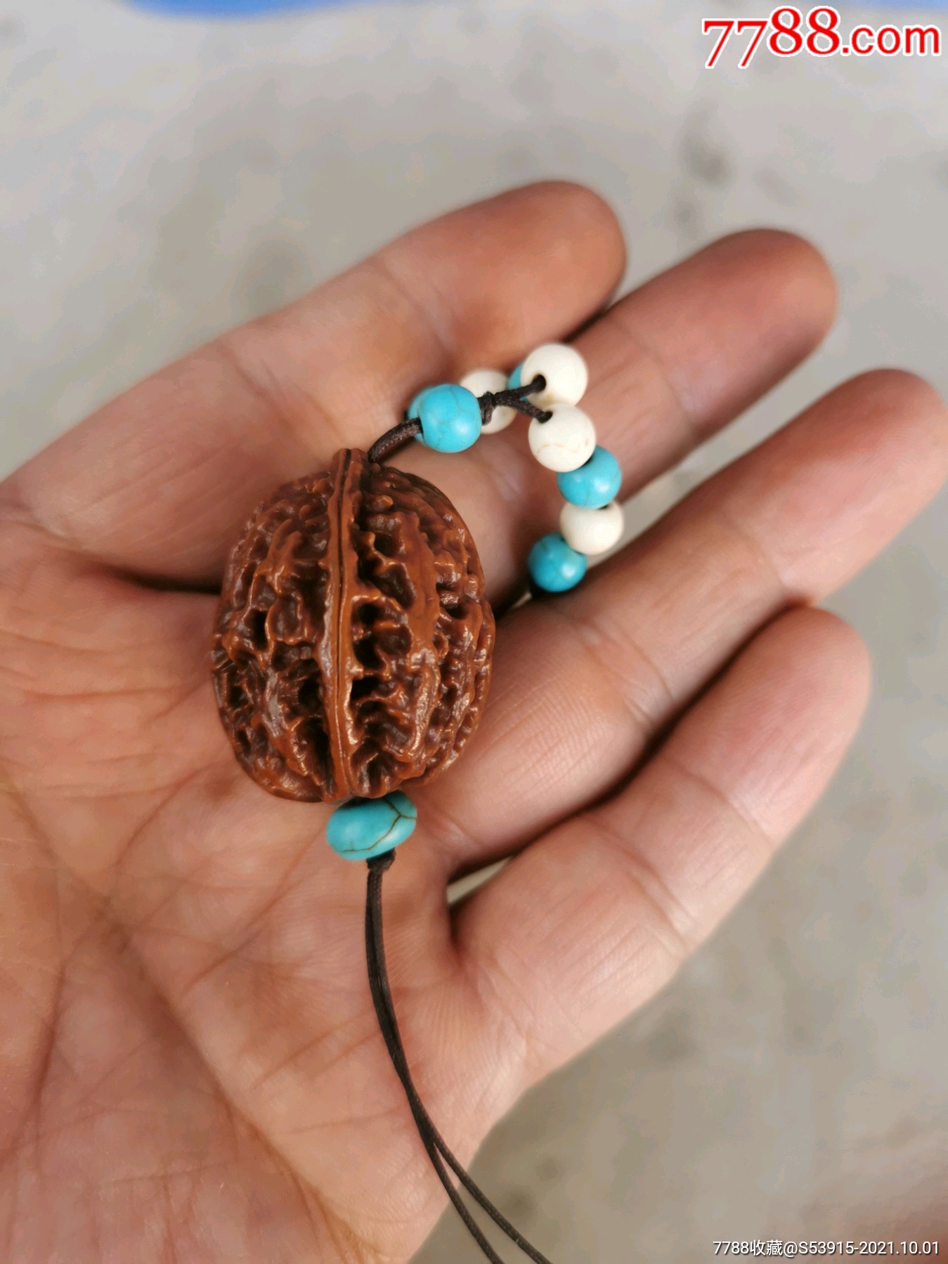 小核桃挂坠钥匙扣