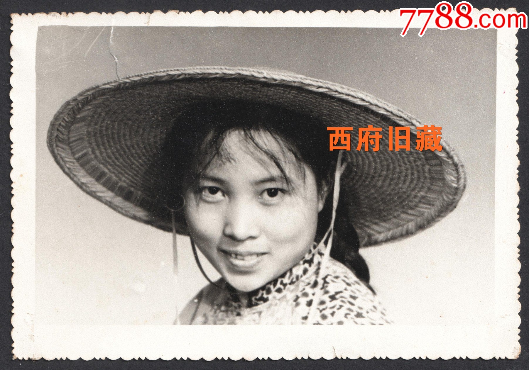 文革时期一位漂亮的甜城四川内江姑娘的老照片8张