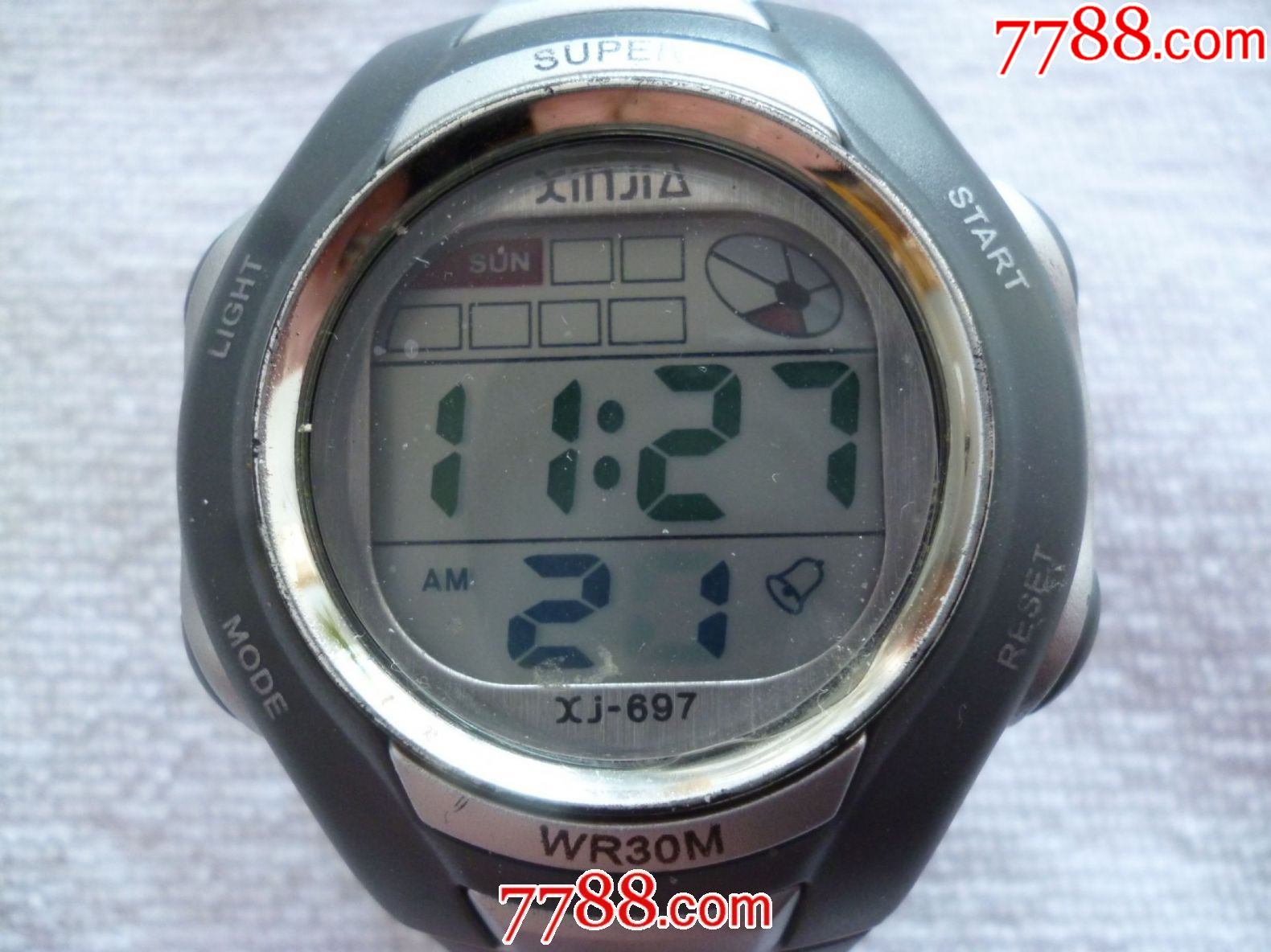 非常漂亮的全夜光xinjia数显男士古董老表一块