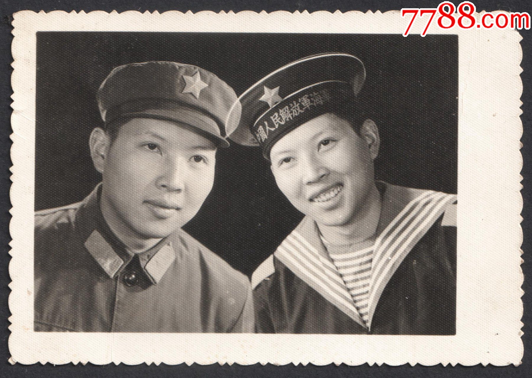 七十年代同一人合成的两个军装形象照海军照