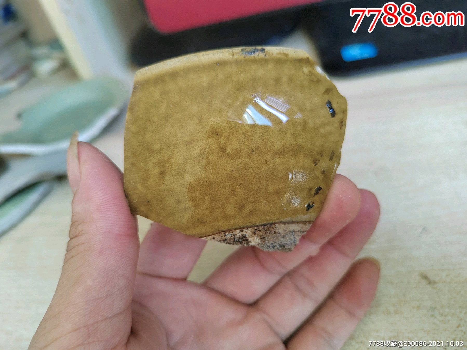 瓷片标本满百包邮,低出一片唐寿州窑黄釉大碗瓷片标本