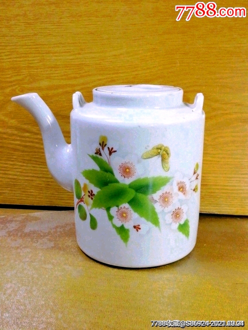 民国名家王隆泰造蝶恋花壶