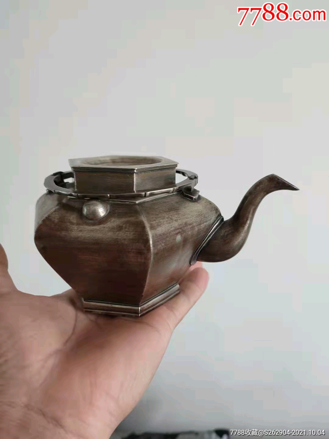 清代六棱白铜茶壶