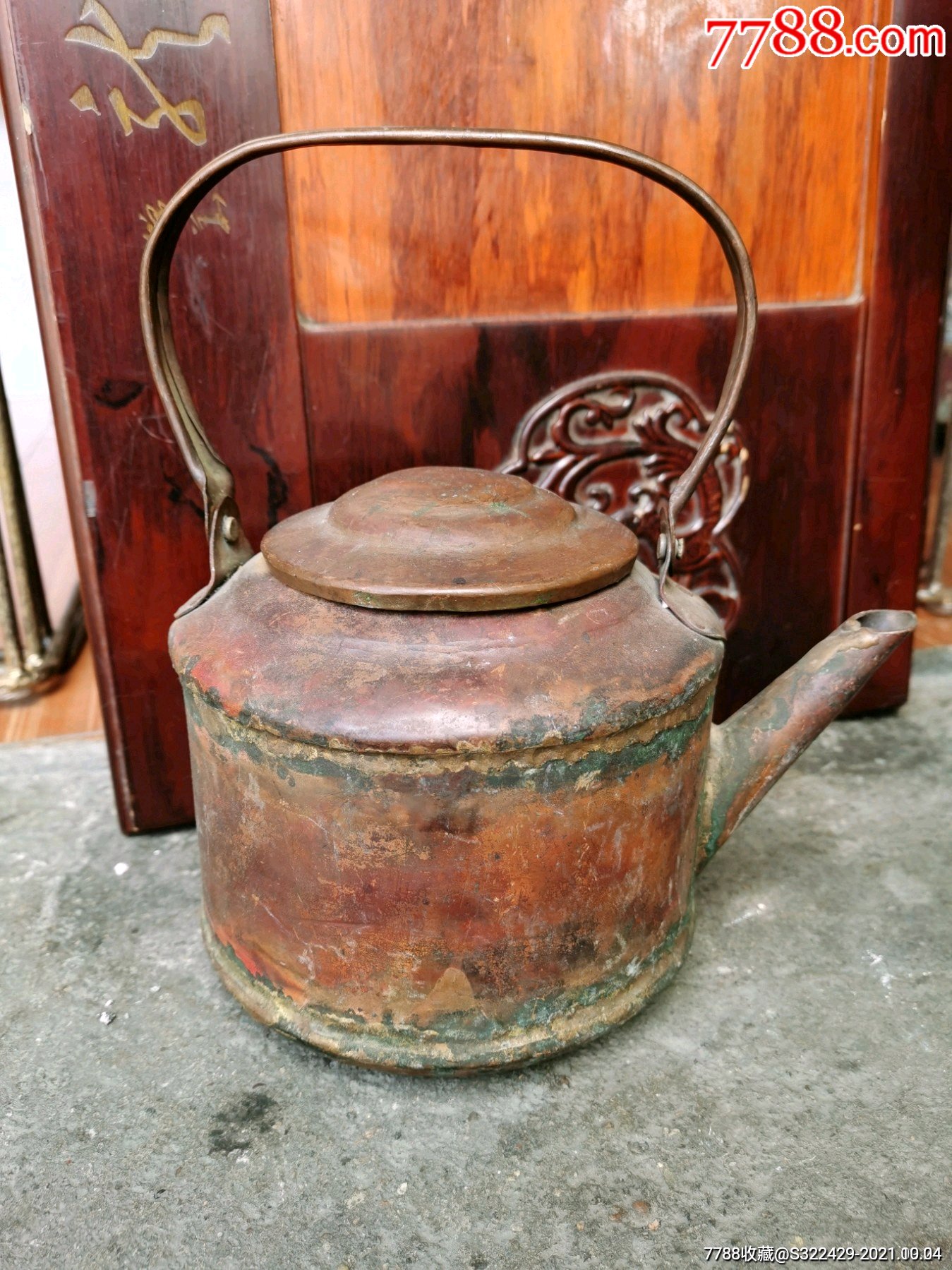 清民手提红铜壶