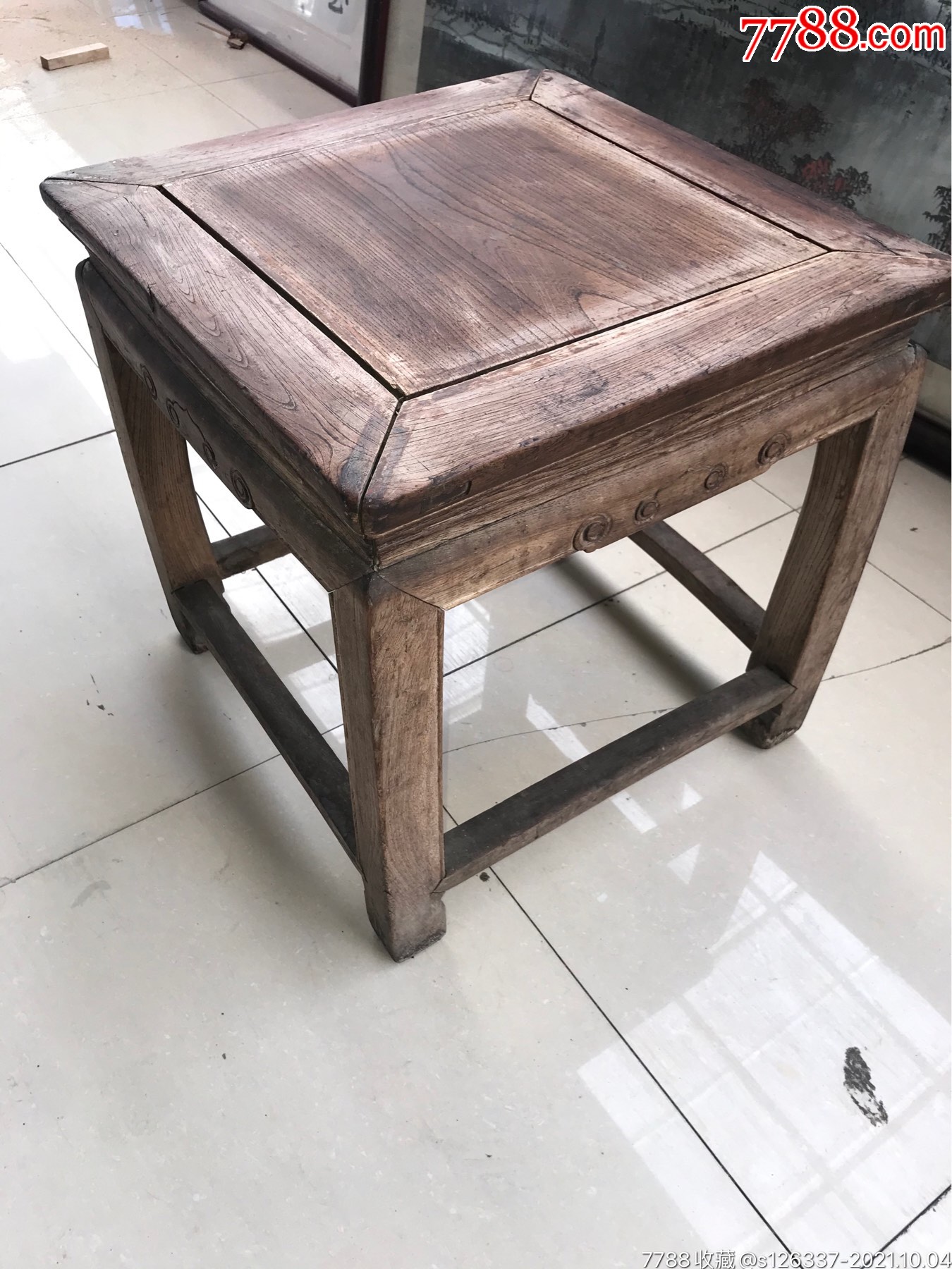 晚清民国苏工束腰精雕卷纹榉木独板方凳47*47*47.