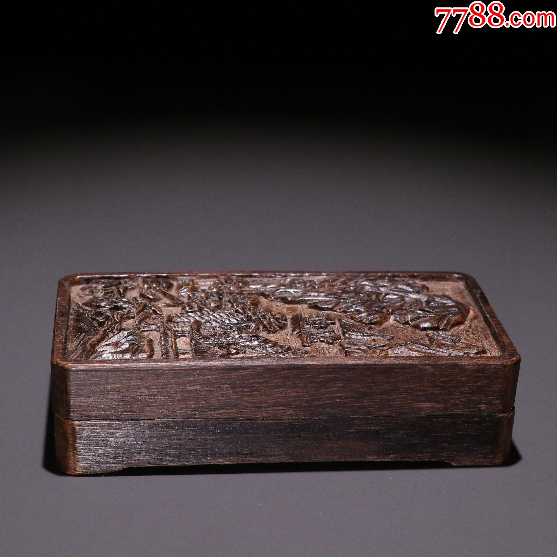 旧藏沉香雕山水意境盖盒