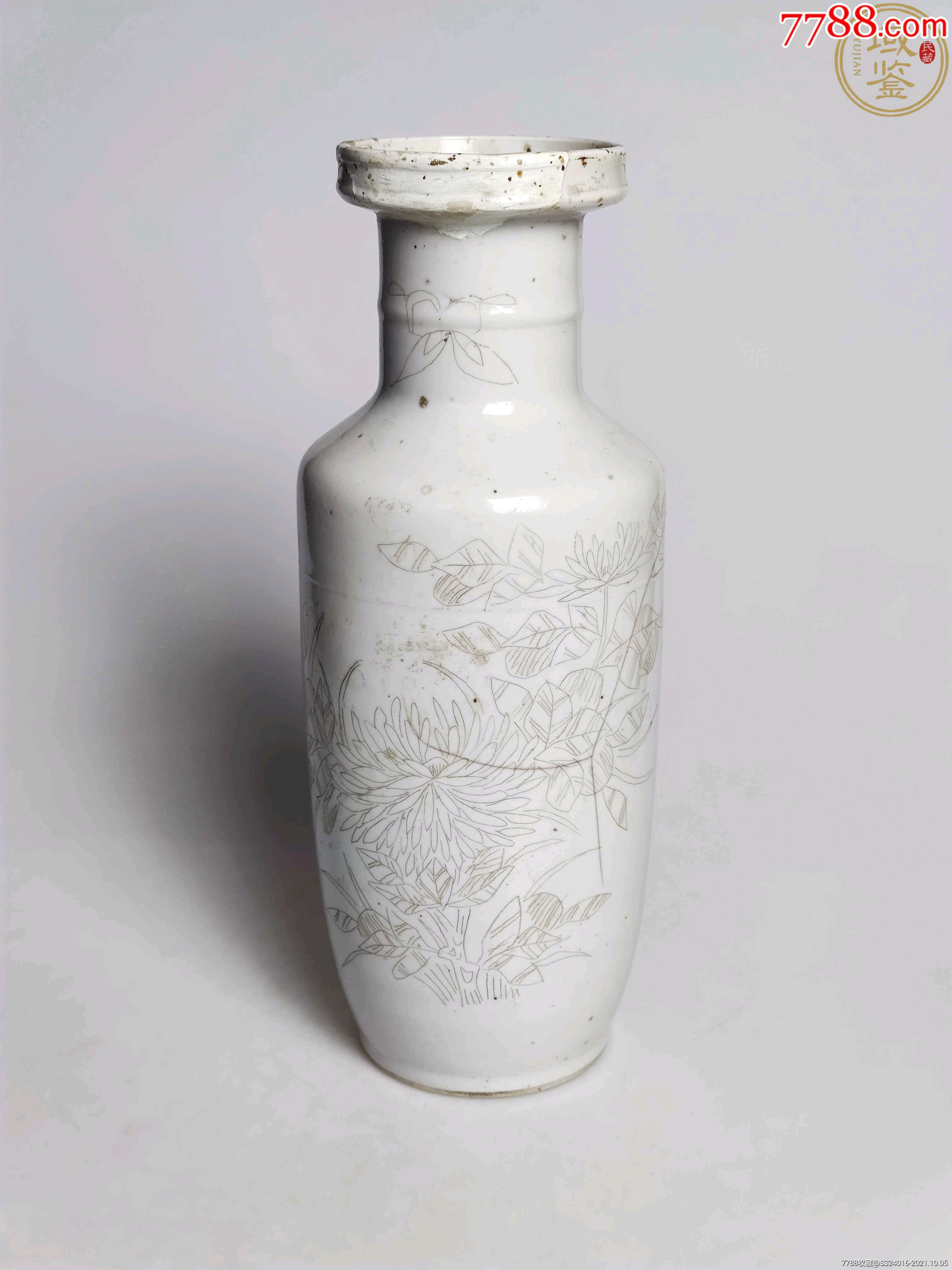 清末刻瓷棒槌瓶