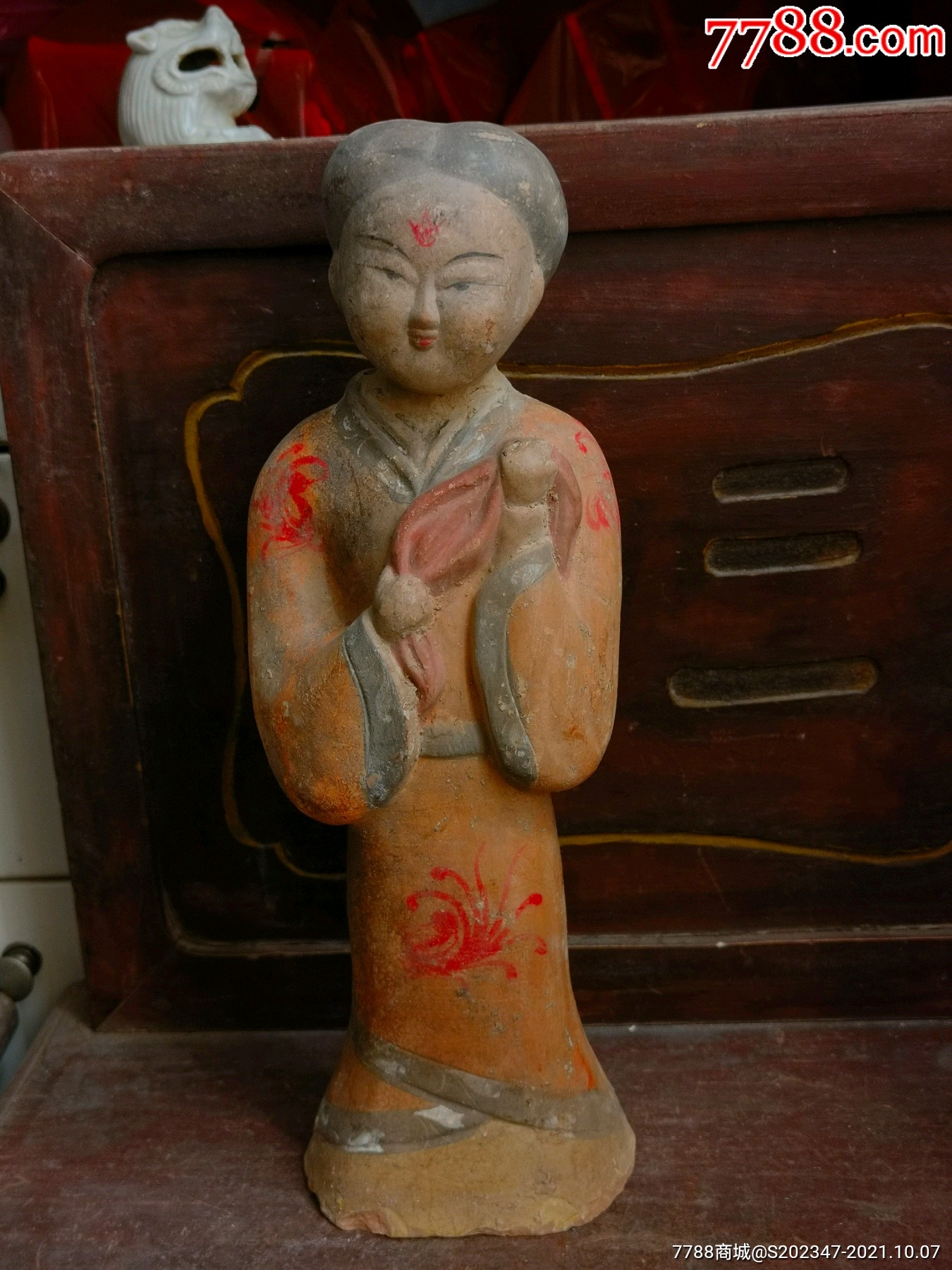 西汉仕女陶俑,非常漂亮,做工是所见最佳最有气质!